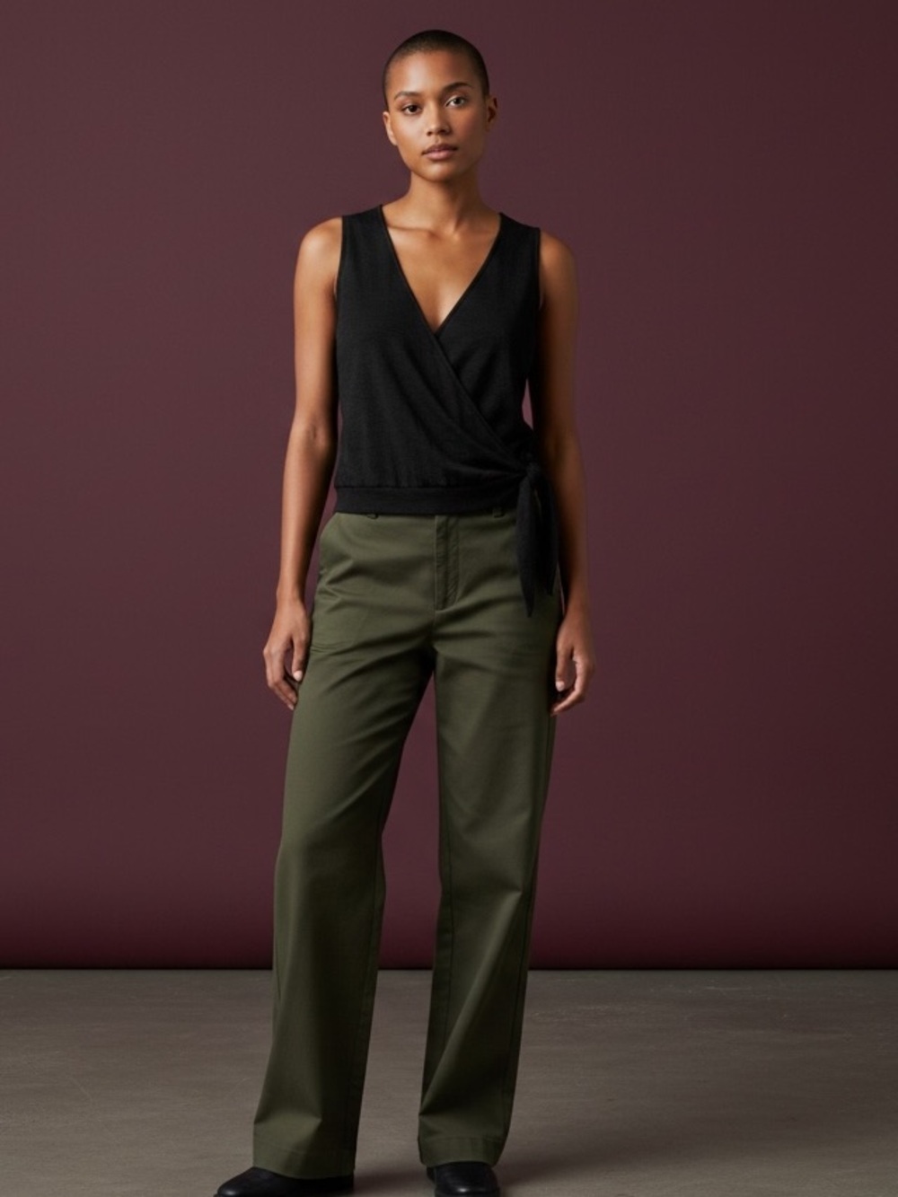Universal Thread Wrap Front V-Neck Sleeveless, Large